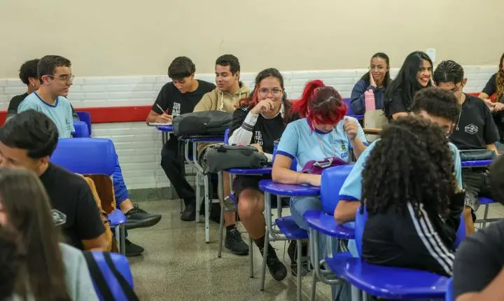 Estudantes ajustam rotina na reta final do Enem que ocorre em um mês