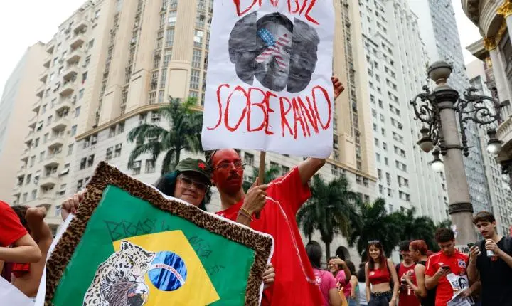 Ato de estudantes no Rio apoia Lula no segundo turno das eleições 2026