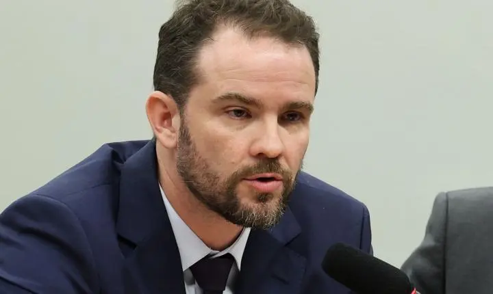 Governo vai buscar meta fiscal por meio de diálogo, afirma Dario Durigan
