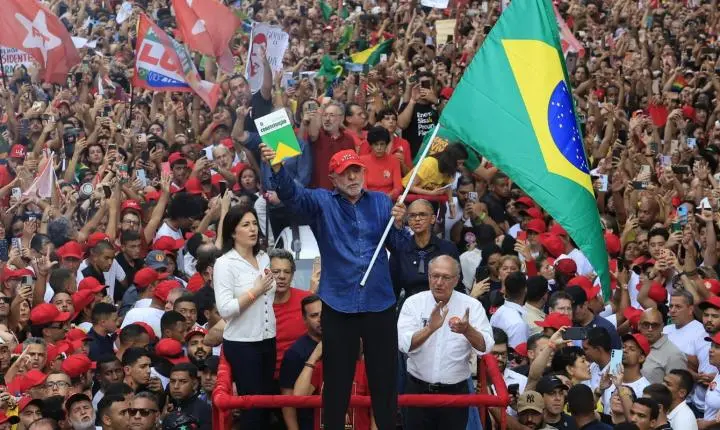 Lula reeleito presidente do Brasil em disputa histórica no segundo turno