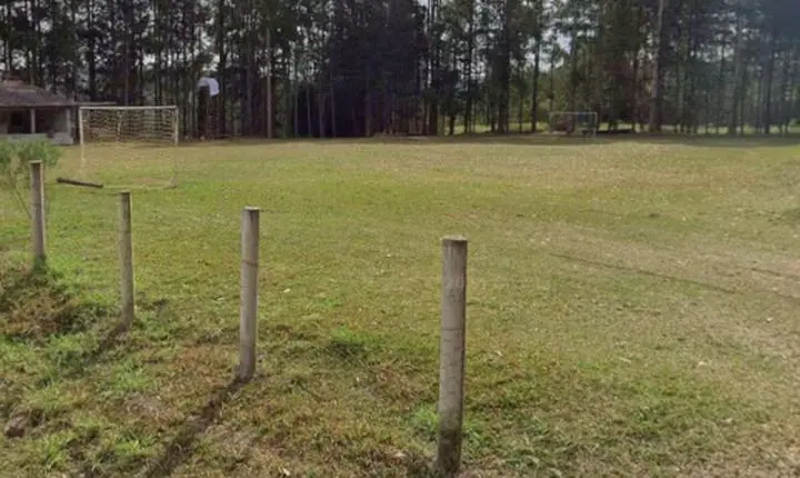 Menina de 3 anos morre após queda de trave de futebol no Paraná