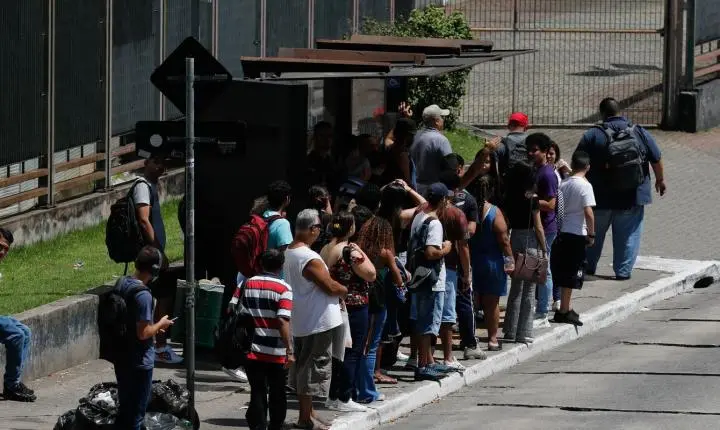 Paralisação de ônibus afeta passageiros na zona sul de São Paulo