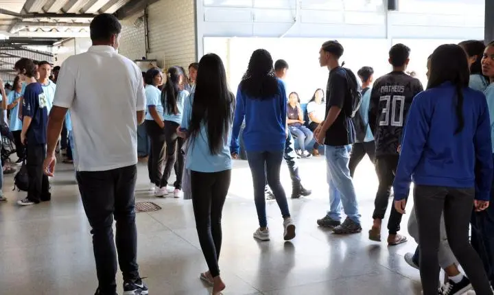 Programa Pé-de-Meia inicia pagamento da sétima parcela para estudantes