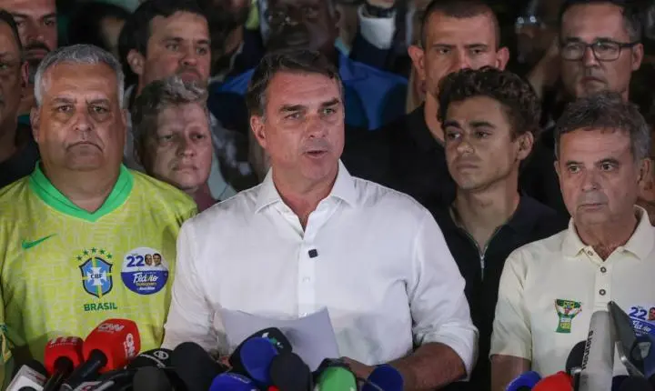 PF investiga a fuga de Flávio Bolsonaro para os Estados Unidos