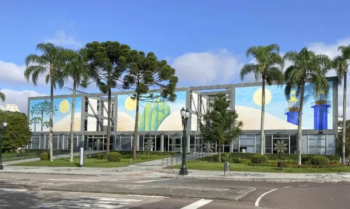 Prefeitura de Curitiba lança processo seletivo com 243 vagas e ótimo salário