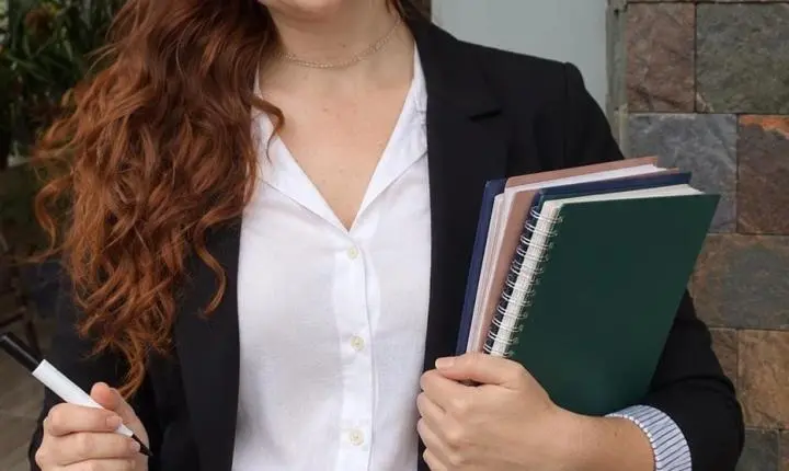 Professora de Mallet busca apoio em votação para seminário de educação