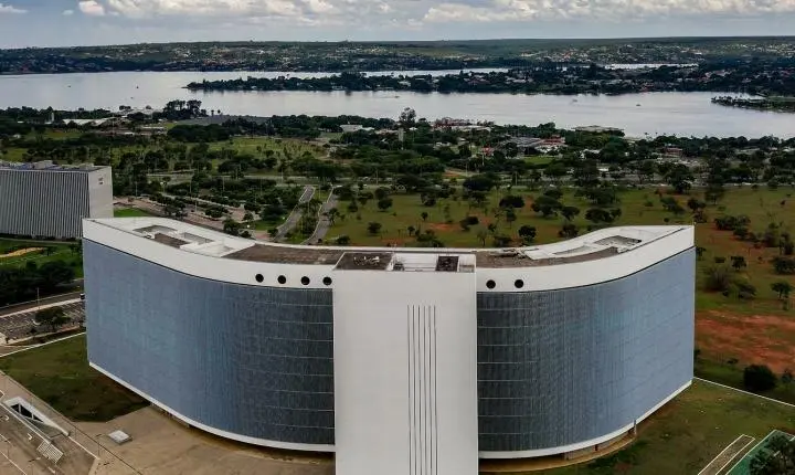 TSE exige igualdade em inteligência artificial da Meta após falha com Lula