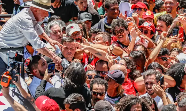 Lula promete ir à Justiça contra suspensão do canal pelo TSE