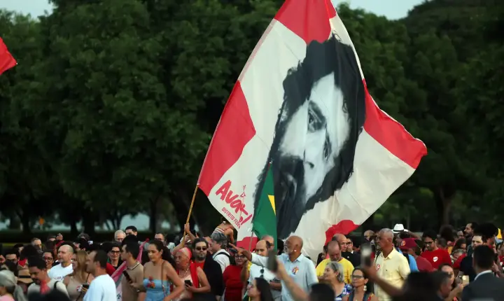 Eleitores idosos se emocionam no aniversário de Lula no Alvorada