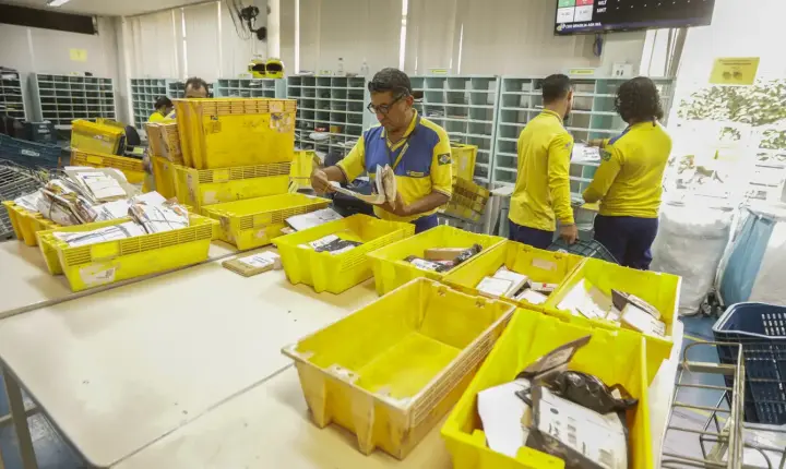 Correios fecham acordo para agilizar entregas do AliExpress no Brasil